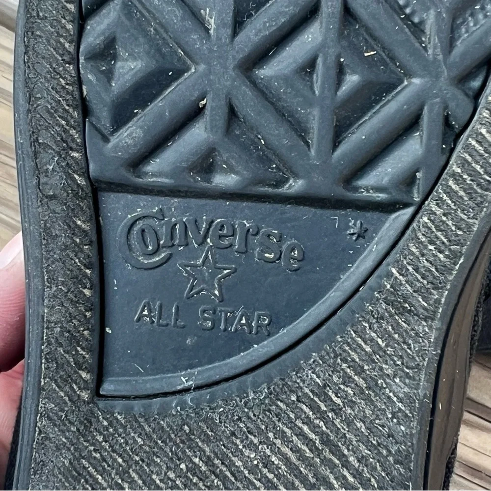 - Converse All-Star Black Low Top Sneakers SZ 1! E/VGUC!